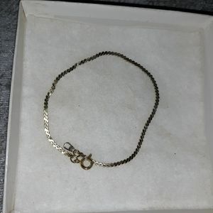 Simple gold colored bracelet chain